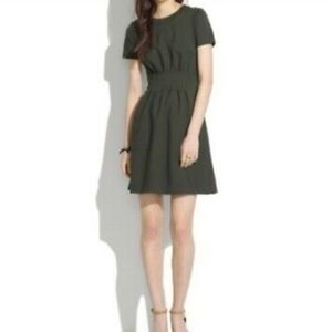 Madewell short sleeve pleated dress with pockets